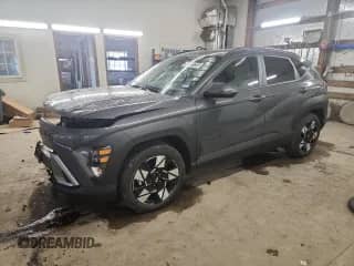 2025 Hyundai Kona SEL with VIN KM8HB3AB1SU338576, listed as a Copart auction lot 90849735 with 4,273 mi miles and Salvage title. Bid and sale history available at DreamBid. Image 1.