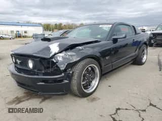 2007 Ford Mustang GT Deluxe z VIN 1ZVHT82H075220762, wystawiony jako Copart lot #90052055 z przebiegiem 103 359 mil mil oraz Czysty tytuł • Clean title. Historia ofert i sprzedaży dostępna na DreamBid. Obrazek 1.