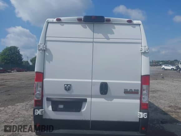 2021 Ram ProMaster Cargo z VIN 3C6MRVJG1ME572652, wystawiony jako IAAI lot #42627330 z przebiegiem Nie podano mil oraz . Historia ofert i sprzedaży dostępna na DreamBid. Obrazek 16.