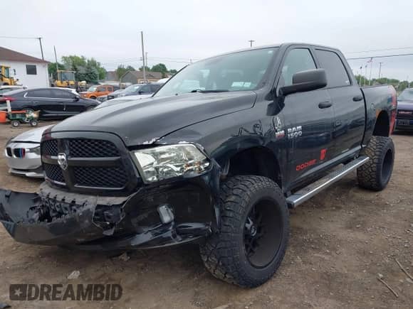 2013 Ram 1500 Express z VIN 1C6RR7KT3DS720228, wystawiony jako IAAI lot #42528357 z przebiegiem 138 295 mil mil oraz . Historia ofert i sprzedaży dostępna na DreamBid. Obrazek 2.