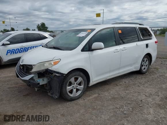 2011 Toyota Sienna LE AAS with VIN 5TDKK3DC4BS033446, listed as a IAAI auction lot 43031640 with 308,152 mi miles and . Bid and sale history available at DreamBid. Image 18.