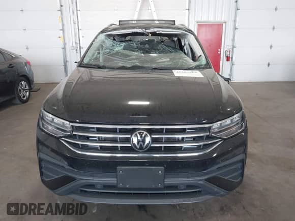 2024 Volkswagen Tiguan SE с VIN 3VVMB7AX3RM175693, выставлен на аукционе IAAI как лот 42263968 с пробегом 4 184 миль миль и . История ставок и продаж доступна на DreamBid. Изображение 12.
