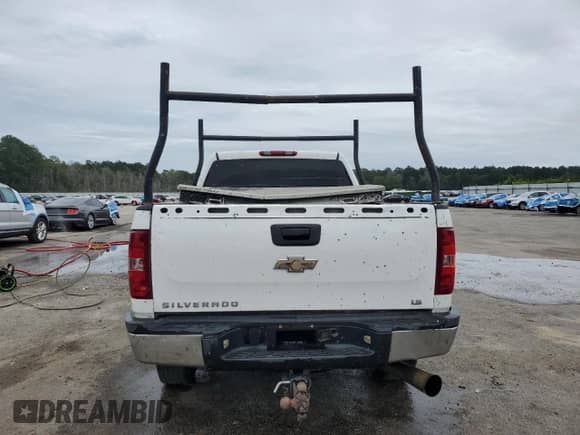 2008 Chevrolet Silverado 2500HD 1LT with VIN 1GCHK23608F209577, listed as a Copart auction lot 66883585 with 335,814 mi miles and Salvage title. Bid and sale history available at DreamBid. Image 6.