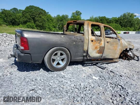 2017 Ram 1500 Express z VIN 1C6RR7FT5HS611415, wystawiony jako Copart lot #58318335 z przebiegiem Nie podano mil oraz Nie do naprawy • Non repairable. Historia ofert i sprzedaży dostępna na DreamBid. Obrazek 3.