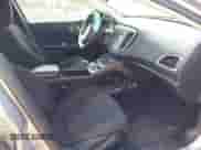 2015 Chrysler 200 LX z VIN 1C3CCCFB2FN702657, wystawiony jako IAAI lot #42913724 z przebiegiem 159 976 mil mil oraz . Historia ofert i sprzedaży dostępna na DreamBid. Obrazek 5.