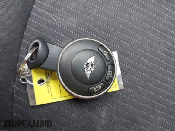 2008 MINI Hardtop S с VIN WMWMF73598TT93830, выставлен на аукционе IAAI как лот 43421831 с пробегом 108 850 миль миль и . История ставок и продаж доступна на DreamBid. Изображение 11.