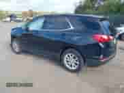 2020 Chevrolet Equinox LT z VIN 2GNAXTEV3L6233315, wystawiony jako IAAI lot #43531686 z przebiegiem 106 456 mil mil oraz . Historia ofert i sprzedaży dostępna na DreamBid. Obrazek 3.