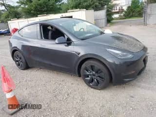2024 Tesla Model Y с VIN 7SAYGDED7RF196716, выставлен на аукционе IAAI как лот 42856323 с пробегом Не указан миль и . История ставок и продаж доступна на DreamBid. Изображение 1.