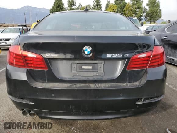 2015 BMW 5 Series 535d xDrive z VIN WBAFV3C57FD686864, wystawiony jako Copart lot #79525354 z przebiegiem Nie podano mil oraz Czysty tytuł • Clean title. Historia ofert i sprzedaży dostępna na DreamBid. Obrazek 6.