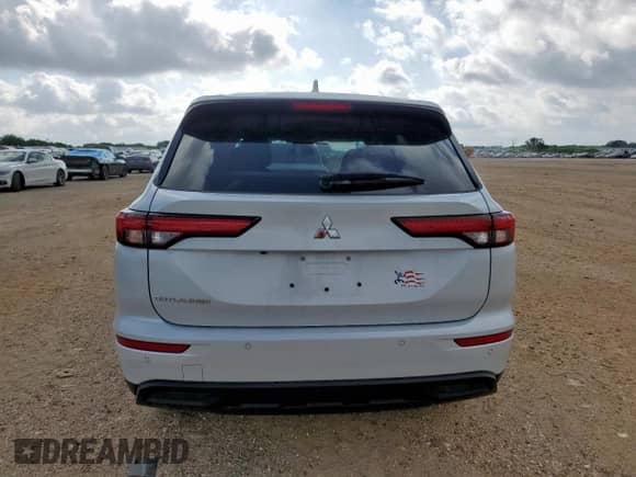 2024 Mitsubishi Outlander ES with VIN JA4J3UA88RZ078844, listed as a Copart auction lot 63990905 with 4,417 mi miles and Clean title. Bid and sale history available at DreamBid. Image 6.