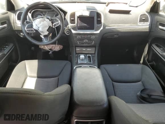 2020 Chrysler 300 Touring с VIN 2C3CCAAG8LH250158, выставлен на аукционе Copart как лот 64755645 с пробегом 14 896 миль миль и Списание • Salvage title. История ставок и продаж доступна на DreamBid. Изображение 8.