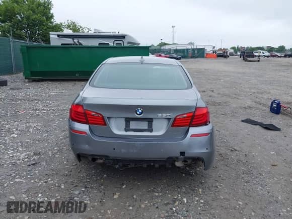 2011 BMW 5 Series 550i с VIN WBAFR9C51BC758665, выставлен на аукционе IAAI как лот 42503738 с пробегом Не указан миль и . История ставок и продаж доступна на DreamBid. Изображение 17.