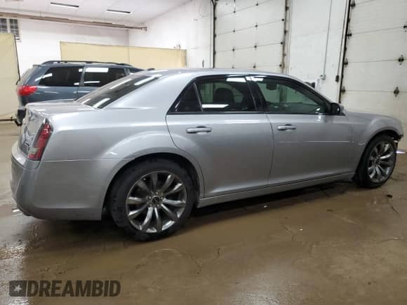 2014 Chrysler 300 S with VIN 2C3CCABG6EH291521, listed as a Copart auction lot 62171285 with 95,706 mi miles and Clean title. Bid and sale history available at DreamBid. Image 3.