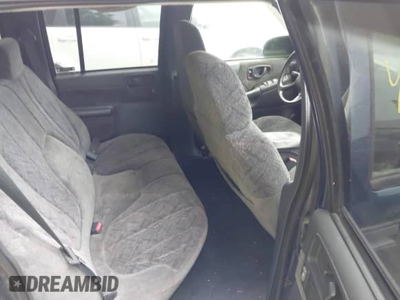 2002 Chevrolet S-10 LS z VIN 1GCDT13W62K220569, wystawiony jako IAAI lot #42521443 z przebiegiem 191 710 mil mil oraz . Historia ofert i sprzedaży dostępna na DreamBid. Obrazek 8.