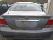 2005 Toyota Camry XLE z VIN 4T1BE32K05U593414, wystawiony jako IAAI lot #43512055 z przebiegiem 268 900 mil mil oraz . Historia ofert i sprzedaży dostępna na DreamBid. Obrazek 16.