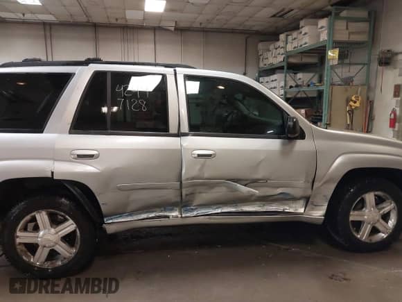 2007 Chevrolet TrailBlazer LS с VIN 1GNDT13S472137511, выставлен на аукционе IAAI как лот 42497128 с пробегом 83 712 миль миль и . История ставок и продаж доступна на DreamBid. Изображение 6.