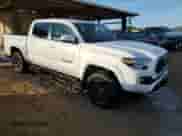 2022 Toyota Tacoma SR5 z VIN 3TMAZ5CNXNM193373, wystawiony jako Copart lot #85957944 z przebiegiem 21 134 mil mil oraz Szkoda całkowita • Salvage title. Historia ofert i sprzedaży dostępna na DreamBid. Obrazek 4.