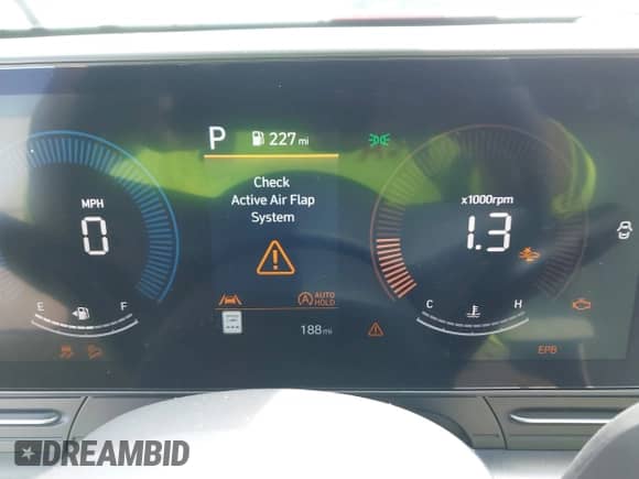 2025 Hyundai Kona SE z VIN KM8HA3AB9SU297326, wystawiony jako IAAI lot #42819095 z przebiegiem 188 mil mil oraz . Historia ofert i sprzedaży dostępna na DreamBid. Obrazek 7.