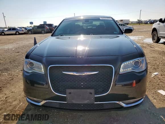 2016 Chrysler 300 Limited z VIN 2C3CCAAG2GH164141, wystawiony jako Copart lot #69393805 z przebiegiem 99 178 mil mil oraz Szkoda całkowita • Salvage title. Historia ofert i sprzedaży dostępna na DreamBid. Obrazek 5.