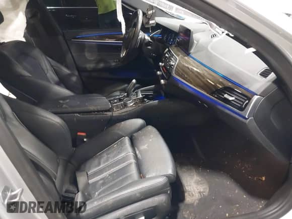 2019 BMW 5 Series 530e xDrive z VIN WBAJB1C59KB376289, wystawiony jako IAAI lot #42011352 z przebiegiem 63 019 mil mil oraz . Historia ofert i sprzedaży dostępna na DreamBid. Obrazek 5.