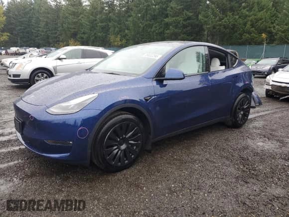 2024 Tesla Model Y Long Range with VIN 7SAYGDEE4RF986774, listed as a Copart auction lot 89833295 with 3,503 mi miles and Salvage title. Bid and sale history available at DreamBid. Image 1.
