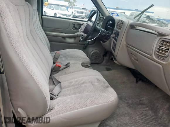 2000 Chevrolet S-10 с VIN 1GCCS1453Y8268086, выставлен на аукционе Copart как лот 66774155 с пробегом 98 645 миль миль и Списание • Salvage title. История ставок и продаж доступна на DreamBid. Изображение 10.