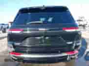 2022 Jeep Grand Cherokee Summit z VIN 1C4RJHET1N8510484, wystawiony jako IAAI lot #43466239 z przebiegiem 134 845 mil mil oraz . Historia ofert i sprzedaży dostępna na DreamBid. Obrazek 16.