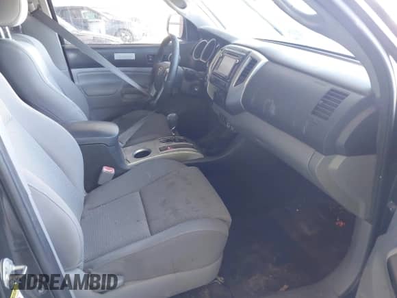 2014 Toyota Tacoma z VIN 3TMLU4EN4EM148475, wystawiony jako IAAI lot #43510986 z przebiegiem 206 348 mil mil oraz . Historia ofert i sprzedaży dostępna na DreamBid. Obrazek 5.