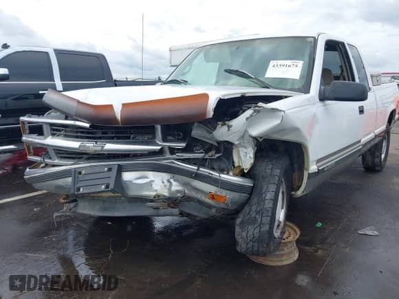 1996 Chevrolet Silverado 1500 with VIN 1GCEK19R8TE251962, listed as a IAAI auction lot 43391675 with 329,983 mi miles and . Bid and sale history available at DreamBid. Image 6.