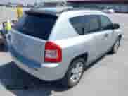 2008 Jeep Compass Sport с VIN 1J8FT47048D767281, выставлен на аукционе IAAI как лот 42010343 с пробегом 164 734 миль миль и . История ставок и продаж доступна на DreamBid. Изображение 4.