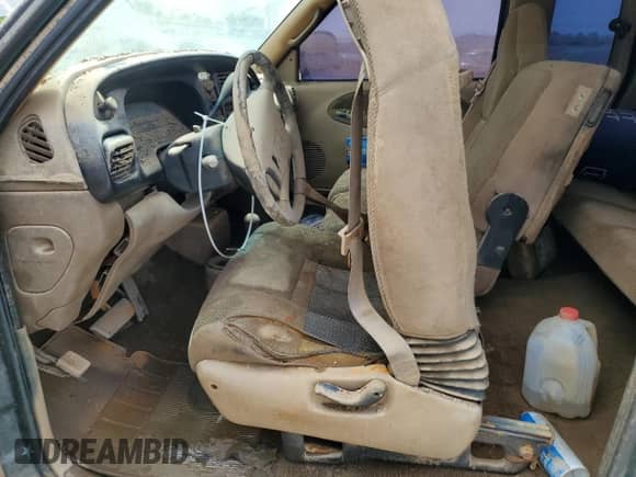 1998 Dodge 1500 с VIN 3B7HF13Y6WG183336, выставлен на аукционе Copart как лот 54706765 с пробегом Не указан миль и Списание • Salvage title. История ставок и продаж доступна на DreamBid. Изображение 7.