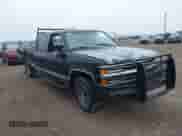 1998 Chevrolet Silverado 3500 z VIN 1GCGC33J1WF004222, wystawiony jako IAAI lot #41242237 z przebiegiem 174 800 mil mil oraz . Historia ofert i sprzedaży dostępna na DreamBid. Obrazek 1.
