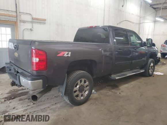 2011 Chevrolet Silverado 3500HD SRW LT with VIN 1GC4K0C81BF140233, listed as a Copart auction lot 60223335 with 280,309 mi miles and Salvage title. Bid and sale history available at DreamBid. Image 3.