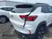 2023 Chevrolet TrailBlazer RS z VIN KL79MTSL6PB101110, wystawiony jako IAAI lot #42782230 z przebiegiem 37 865 mil mil oraz . Historia ofert i sprzedaży dostępna na DreamBid. Obrazek 18.