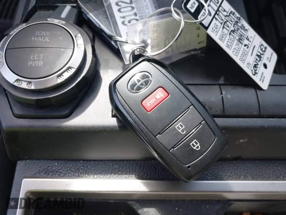 2024 Toyota Tacoma SR5 с VIN 3TYLB5JN4RT009863, выставлен на аукционе IAAI как лот 41610115 с пробегом 8 355 миль миль и . История ставок и продаж доступна на DreamBid. Изображение 11.