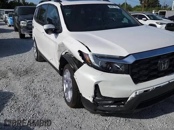 2025 Honda Passport EX-L with VIN 5FNYF8H57SB014949, listed as a Copart auction lot 58587185 with 4,403 mi miles and Salvage title. Bid and sale history available at DreamBid. Image 14.
