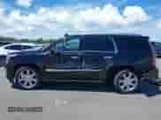 2018 Cadillac Escalade Premium Luxury z VIN 1GYS3CKJ9JR238685, wystawiony jako IAAI lot #43123271 z przebiegiem 82 195 mil mil oraz . Historia ofert i sprzedaży dostępna na DreamBid. Obrazek 14.