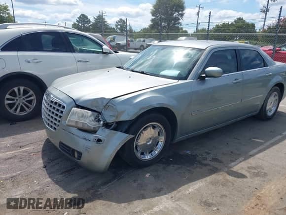 2005 Chrysler 300 Touring с VIN 2C3AA53GX5H512654, выставлен на аукционе IAAI как лот 43112900 с пробегом 227 996 миль миль и . История ставок и продаж доступна на DreamBid. Изображение 6.