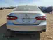 2021 Toyota Camry LE z VIN 4T1R11AK8MU455540, wystawiony jako Copart lot #82185805 z przebiegiem 16 292 mil mil oraz Szkoda całkowita • Salvage title. Historia ofert i sprzedaży dostępna na DreamBid. Obrazek 6.