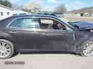 2012 Chrysler 300 C Luxury Series с VIN 2C3CCAPT3CH253909, выставлен на аукционе IAAI как лот 41990734 с пробегом 95 881 миль миль и . История ставок и продаж доступна на DreamBid. Изображение 13.