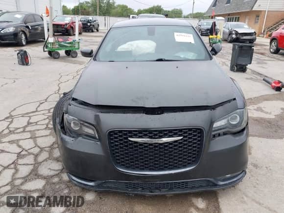 2018 Chrysler 300 S z VIN 2C3CCAGG9JH149523, wystawiony jako IAAI lot #42318225 z przebiegiem 112 614 mil mil oraz . Historia ofert i sprzedaży dostępna na DreamBid. Obrazek 12.