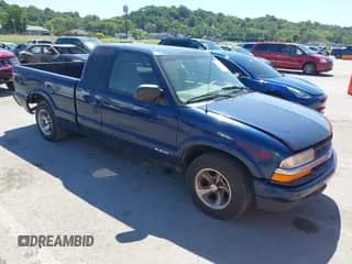 2002 Chevrolet S-10 LS с VIN 1GCCS19WX28140128, выставлен на аукционе IAAI как лот 43009541 с пробегом 210 511 миль миль и . История ставок и продаж доступна на DreamBid. Изображение 1.