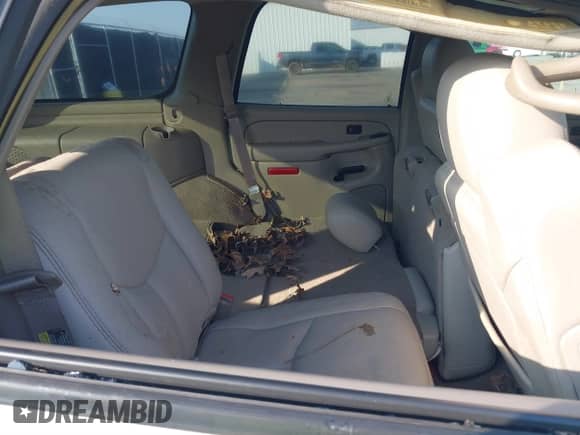 2004 Chevrolet Tahoe Z71 z VIN 1GNEK13Z54R242162, wystawiony jako IAAI lot #41457893 z przebiegiem 397 233 mil mil oraz . Historia ofert i sprzedaży dostępna na DreamBid. Obrazek 8.