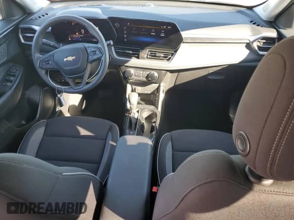 2025 Chevrolet TrailBlazer LT with VIN KL79MPSP9SB105591, listed as a Copart auction lot 86516135 with 15,565 mi miles and Clean title. Bid and sale history available at DreamBid. Image 8.