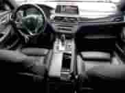 2016 BMW 7 Series 740i z VIN WBA7E2C56GG547680, wystawiony jako Copart lot #86317195 z przebiegiem 85 092 mil mil oraz Szkoda całkowita • Salvage title. Historia ofert i sprzedaży dostępna na DreamBid. Obrazek 8.