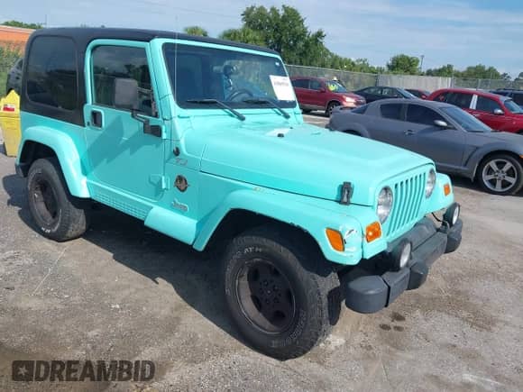 2002 Jeep Wrangler Sahara с VIN 1J4FA59S62P768112, выставлен на аукционе IAAI как лот 43069510 с пробегом 196 571 миль миль и . История ставок и продаж доступна на DreamBid. Изображение 1.