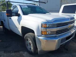 2018 Chevrolet Silverado 2500HD z VIN 1GB0CUEG4JZ338829, wystawiony jako IAAI lot #41689836 z przebiegiem 229 860 mil mil oraz . Historia ofert i sprzedaży dostępna na DreamBid. Obrazek 1.