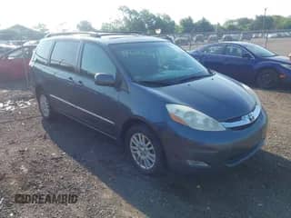 2008 Toyota Sienna XLE z VIN 5TDBK22C58S017861, wystawiony jako IAAI lot #42604679 z przebiegiem 144 934 mil mil oraz . Historia ofert i sprzedaży dostępna na DreamBid. Obrazek 1.