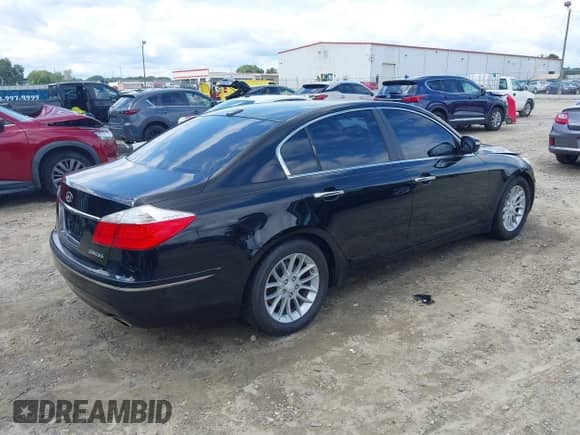 2011 Hyundai Genesis with VIN KMHGC4DE8BU118307, listed as a IAAI auction lot 42938748 with 253,111 mi miles and . Bid and sale history available at DreamBid. Image 4.