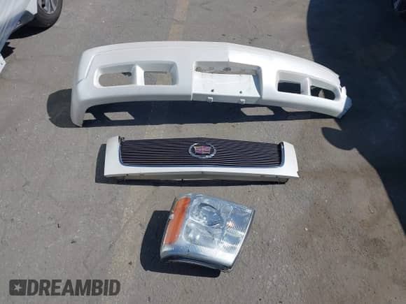 2004 Cadillac Escalade with VIN 1GYEC63T94R243405, listed as a IAAI auction lot 42531822 with 136,777 mi miles and . Bid and sale history available at DreamBid. Image 12.